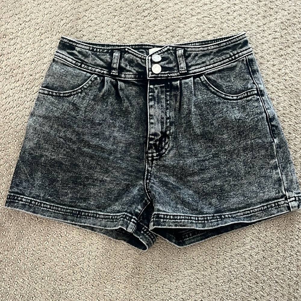 Gray/Black Denim Shorts - Juniors